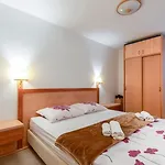 Villa Margarita Sipan By Guide *