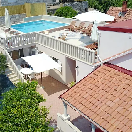 Villa Margarita Sipan By Guide